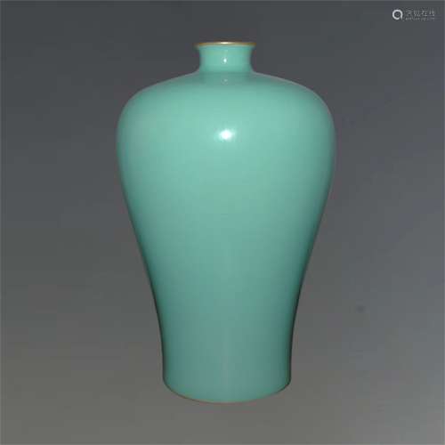 A Chinese Turquoise-Green Glazed Porcelain Vase