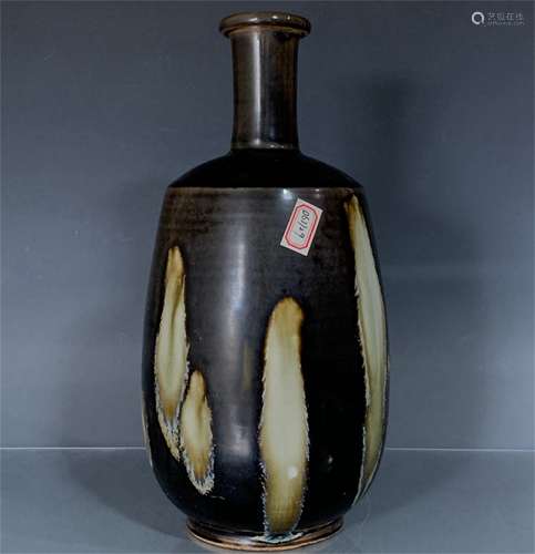 A Chinese Ding-Type Black Glazed Porcelain Vase