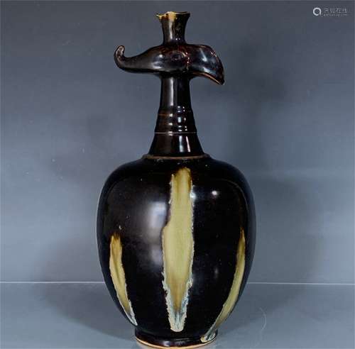 A Chinese Ding-Type Black Glazed Porcelain Vase