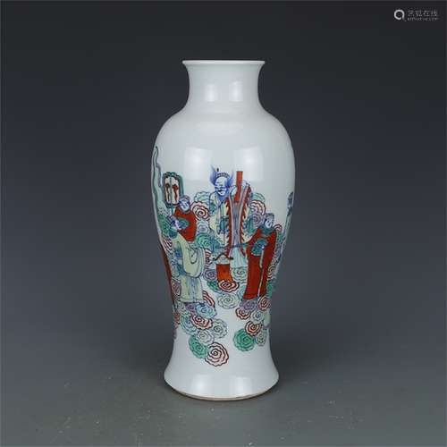 A Chinese Wu-Cai Glazed Porcelain Vase