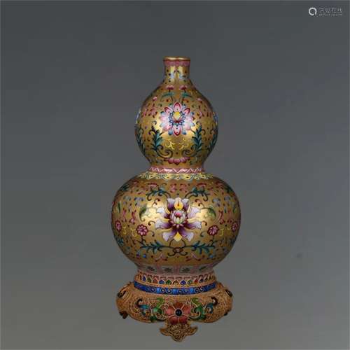 A Chinese Enamel Glazed Porcelain Double Gourd Vase