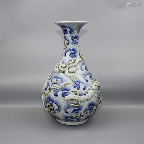 A Chinese Blue and White Porcelain Vase