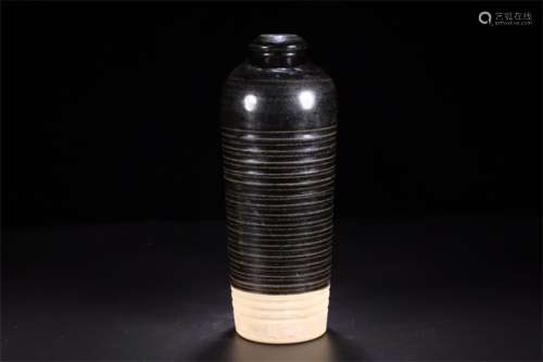 A Chinese Jizhou-Type Glazed Porcelain Vase