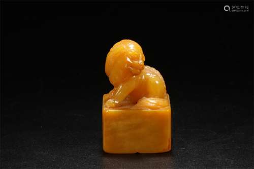 A Chinese Carved Tianhuang Seal