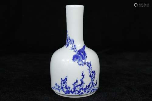 A Chinese Blue and White Porcelain Vase