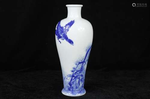 A Chinese Blue and White Porcelain Vase