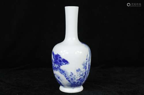 A Chinese Blue and White Porcelain Vase