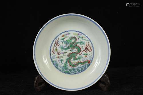 A Chinese Dou-Cai Glazed Porcelain Plate