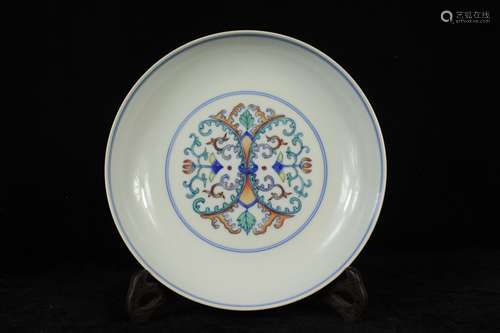 A Chinese Dou-Cai Glazed Porcelain Plate