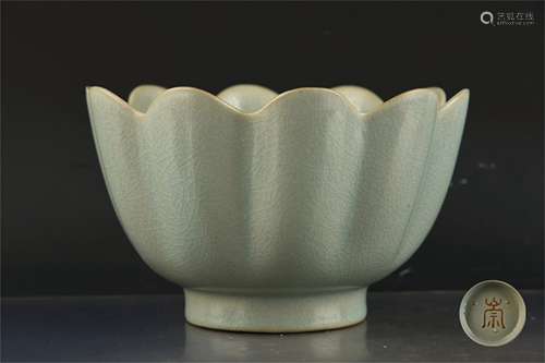 A Chinese Ru-Type Glazed Porcelain Bowl