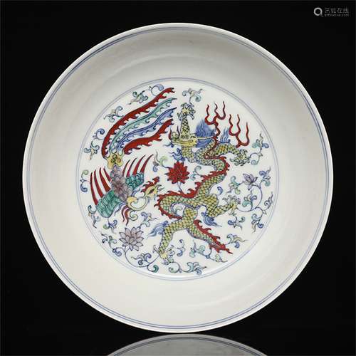 A Chinese Dou-Cai Glazed Porcelain Plate