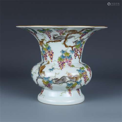 A Chinese Enamel Glazed Porcelain Vase