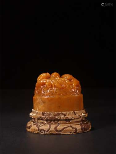 A Chinese Carved Tianhuang Seal