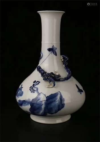 A Chinese Blue and White Porcelain Vase