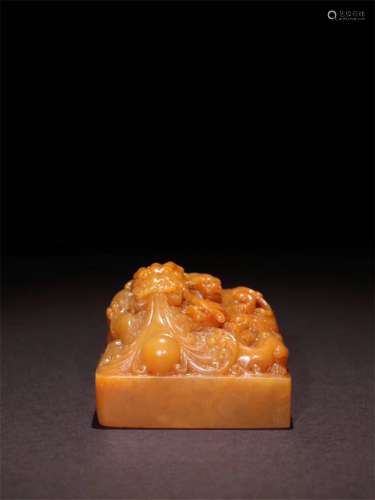 A Chinese Carved Tianhuang Seal