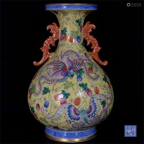 A Chinese Enamel Glazed Porcelain Vase