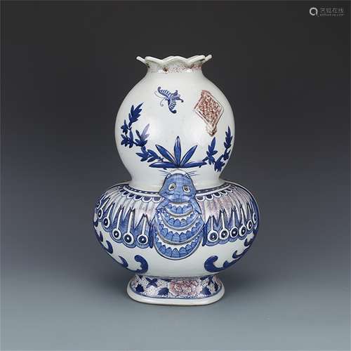 A Chinese Iron-Red Glazed Blue and White Porcelain Double Gourd Vase