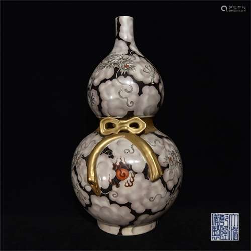 A Chinese Famille-Rose Porcelain Double Gourd Vase