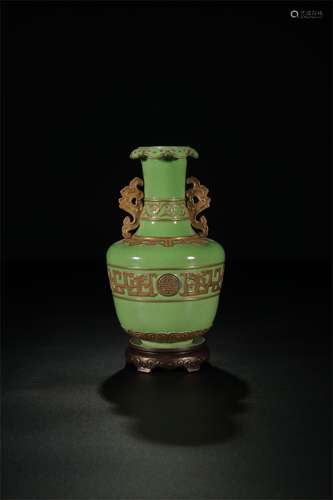 A Chinese Green Glazed Porcelain Vase