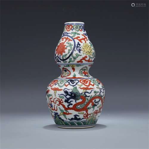 A Chinese Wu-Cai Glazed Porcelain Double Gourd Vase