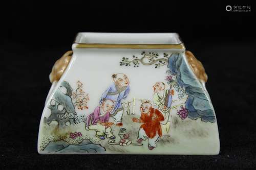 A Chinese Famille-Rose Porcelain Water Pot