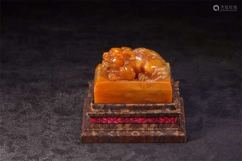 A Chinese Carved Tianhuang Seal