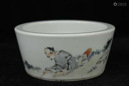 A Chinese Famille-Rose Porcelain Brush Washer