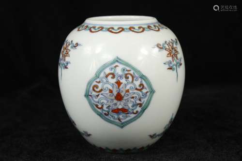 A Chinese Dou-Cai Glazed Porcelain Jar