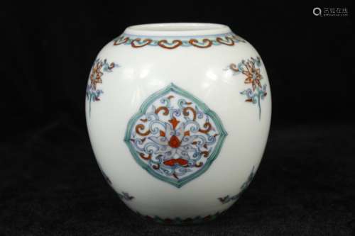 A Chinese Dou-Cai Glazed Porcelain Jar