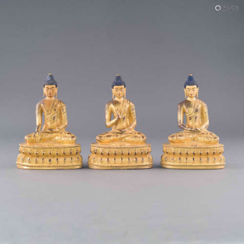 SET OF 3 QING GILT BRONZE SHAKYAMUNI BUDDHAS
