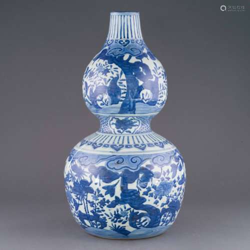 MING BLUE & WHITE WRAPPED FLORAL DOUBLE GOURD VASE