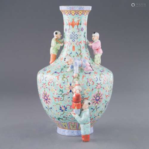 QIANLONG BOYS SCLUPTURE FAMILLE ROSE ZUN VASE