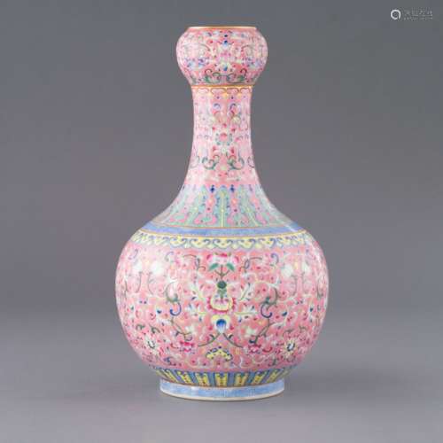 JIAQING FAMILLE ROSE WRAPPED FLORAL GARLIC VASE