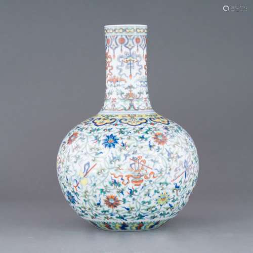 QIANLONG DOUCAI EIGHT TREASURE REWARD VASE