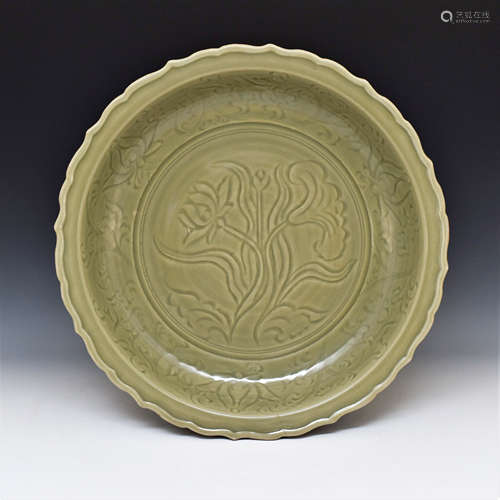 MASSIVE MING LONGQUAN CELADON CHARGER