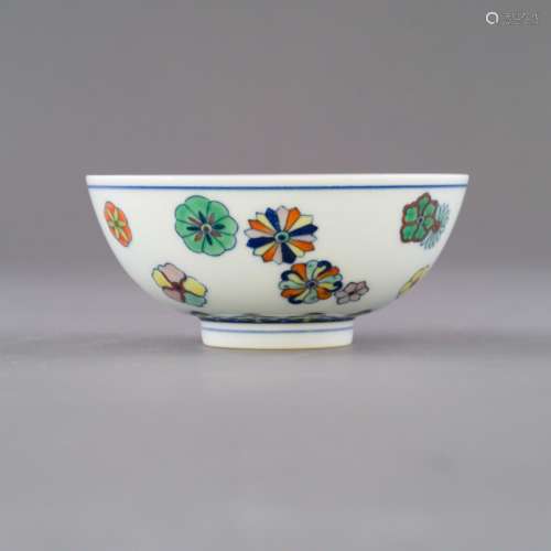 YONGZHENG DOUCAI FLORAL CROCHET MOTIF BOWL