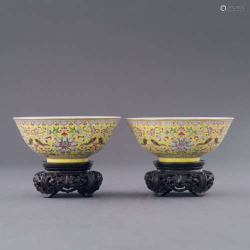 PAIR QIANLONG FAMILLE JAUNE FLORAL BOWLS ON STANDS