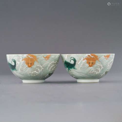 PAIR YONGZHENG LEAPING CARPS MOTIF BOWLS