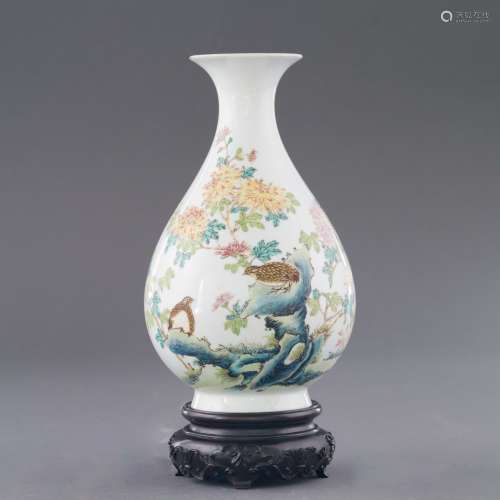 QIANLONG FAMILLE ROSE QUAIL PEAR VASE ON STAND