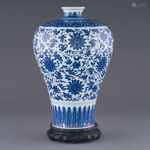 QIANLONG BLUE & WHITE WRAPPED FLORAL MEIPING JAR ON STAND