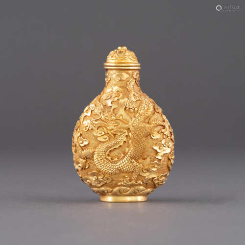 RARE, SOLID GOLD SNUFF BOTTLE IN DRAGON RELIEF