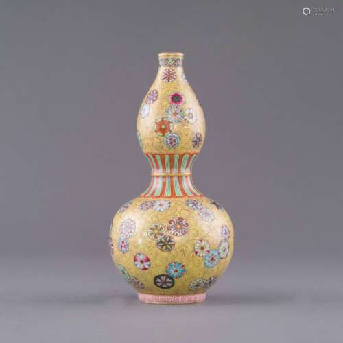 YONGZHENG SILK FLOWER MEDALIONS FAMILLE JAUNE DOUBLE GOURD BOTTLE