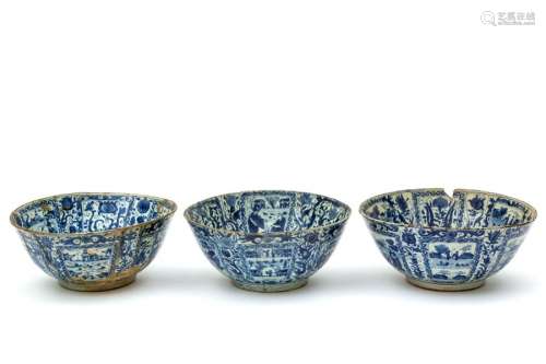 Three large Ming/Transitional blue and white bowls…