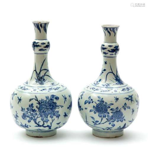 A very fine pair of Chinese blue and white Transit…