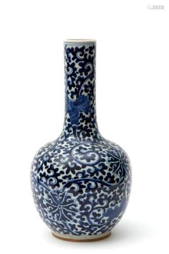 A blue and white scrolling foliage bottle vase 18t…