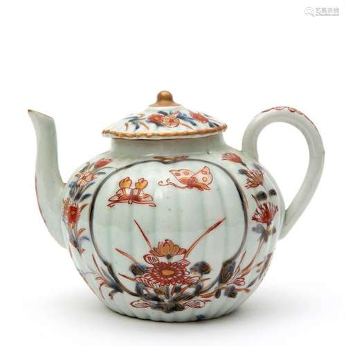 A Japanese imari fluted teapot ca. 1700, Edo perio…