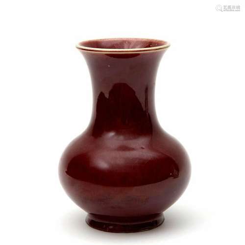 A Chinese porcelain monochrome Ox Blood vase ca. 1…