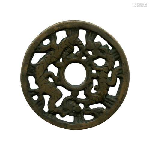Chine, Lot de 2 amulettes en bronze du XVI/XVIIème…