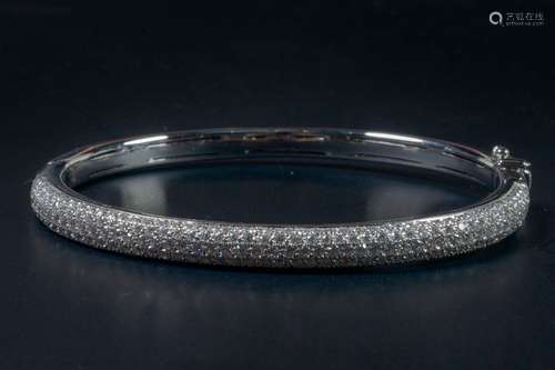 Bracelet en or blanc 18 carats serti de diamants t…