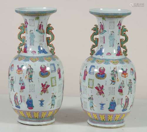 Paire de grands vases en porcelaine polychrome de …